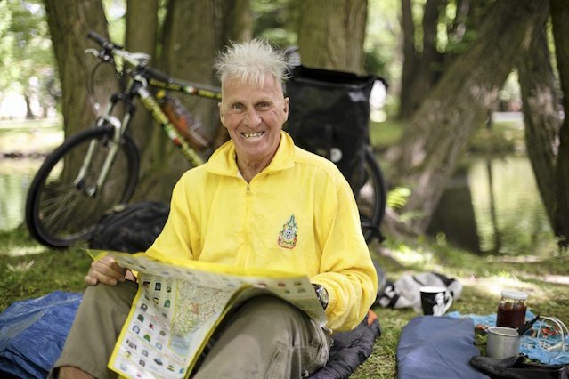 Janusz Strzelecki-River od czasu do jest bohaterem mediów. Jest również bezpaństwowcem. W czasach PRL był bowiem oskarżany o oszustwa finansowe.