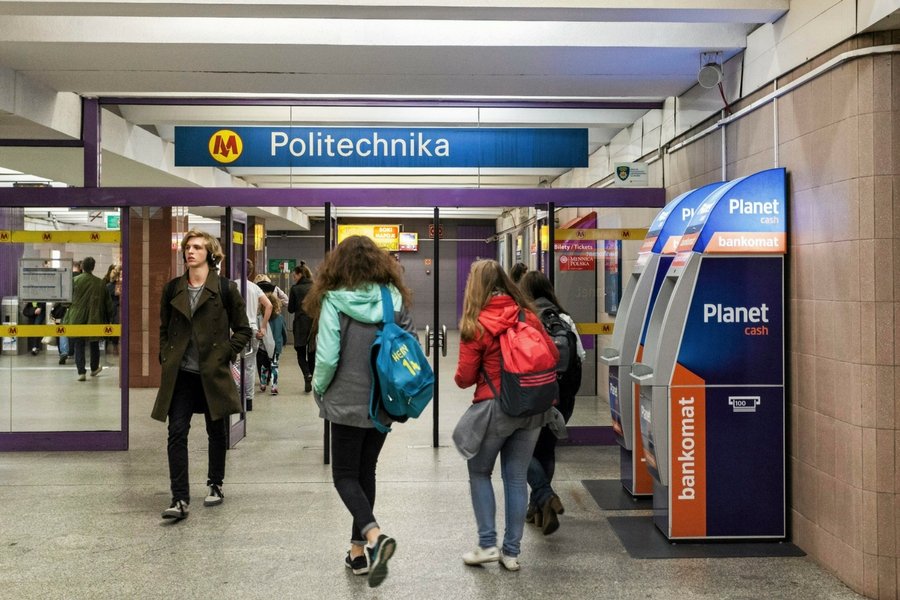 Z kont klientów BGŻ BNP Paribas zaczęły znikać pieniądze. Bank uspokaja: wrócą!