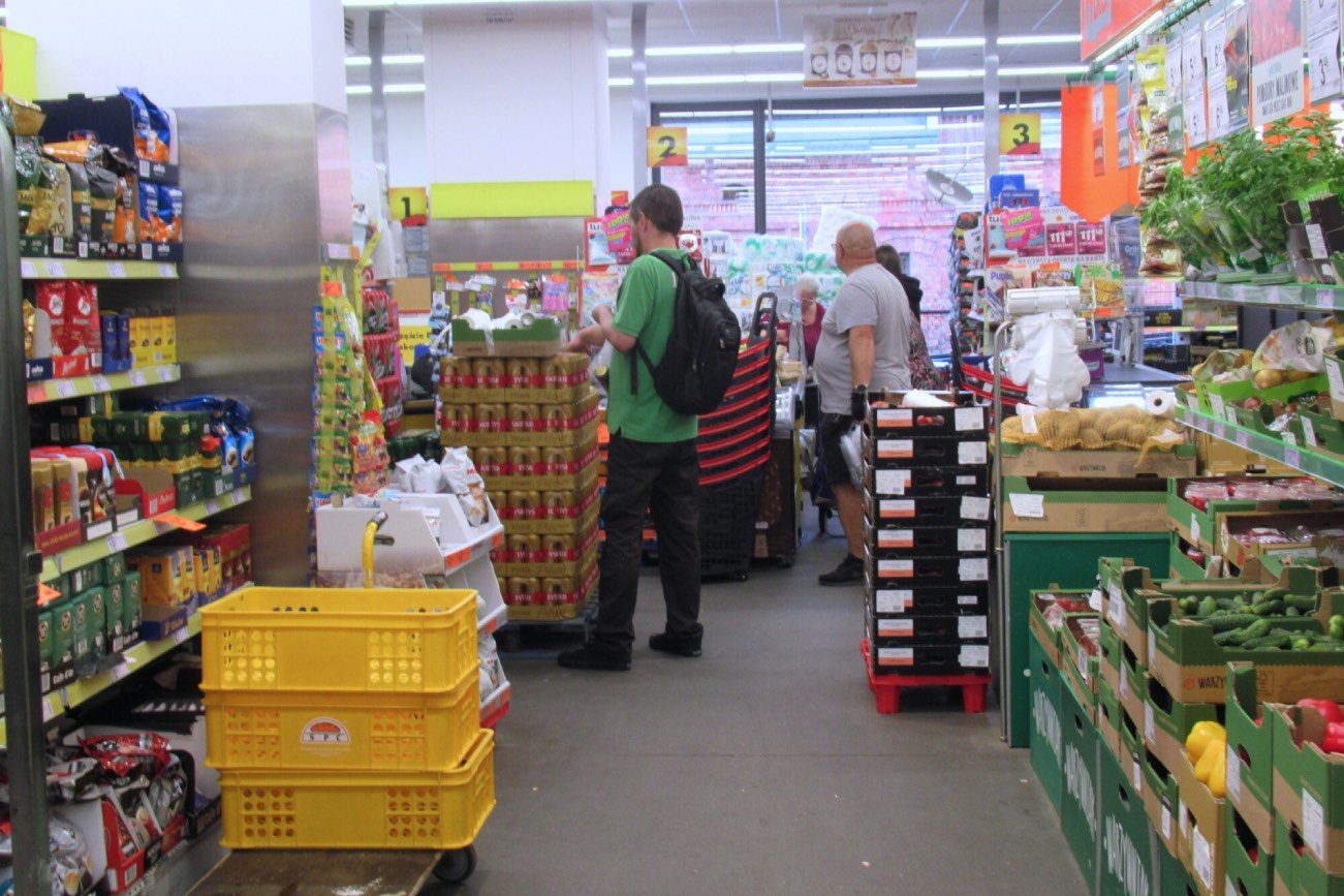 Niedziela handlowa 25 czerwca. Gdzie można zrobić zakupy? Jakie godziny otwarcia sklepów?