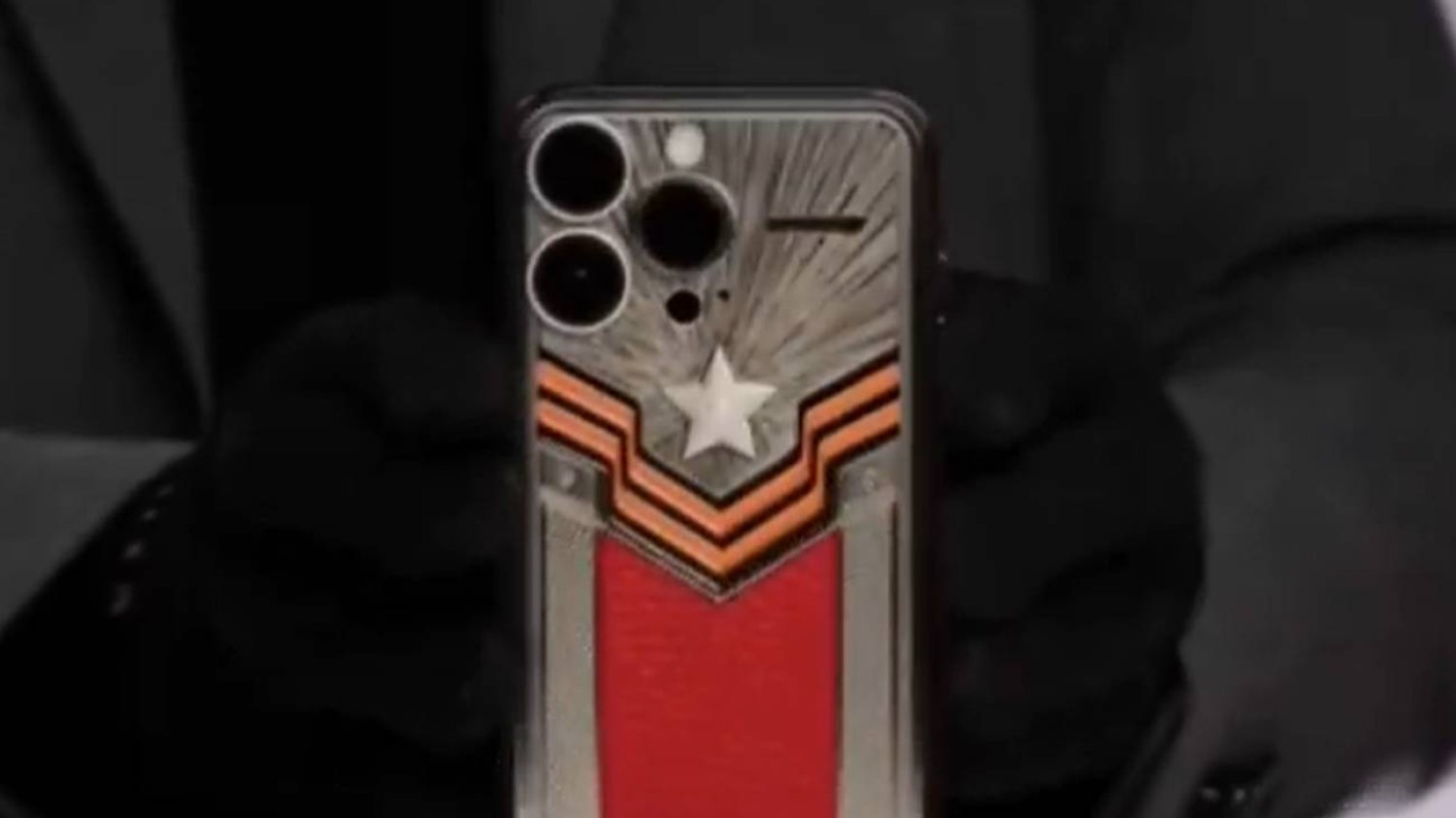 Rosyjska firma sprzedaje propagandowego iPhone.