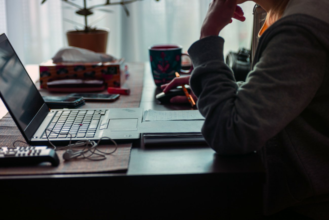Polacy pokochali pracę zdalną, ale to nie znaczy, że nie dostrzegają jej wad.