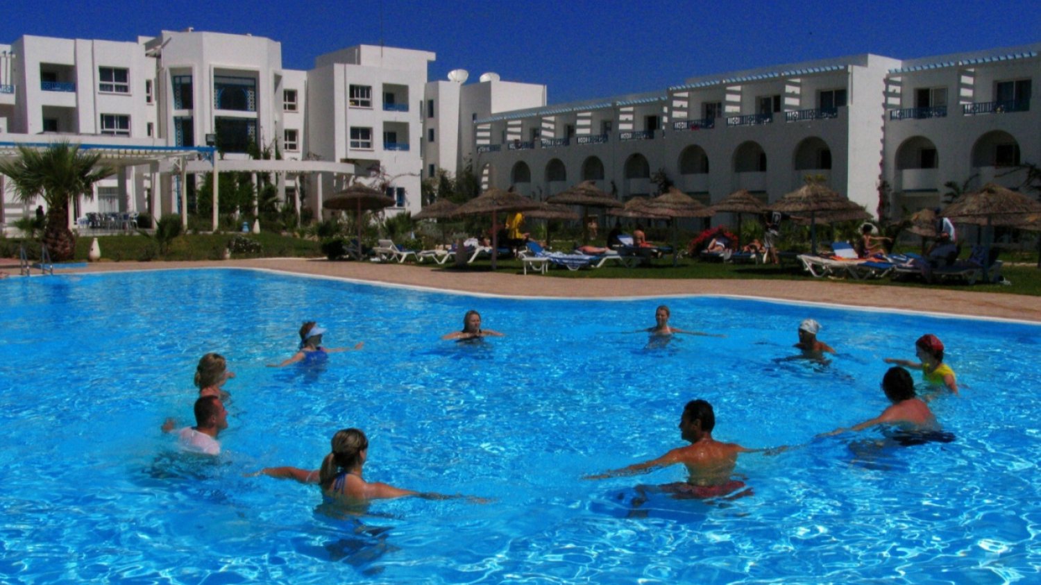 Basen hotelowy.