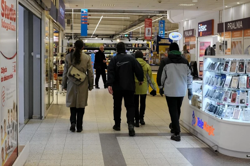Tesco zmniejsza powierzchnię sklepów - ten trend jest coraz bardziej widoczny w sieciowym handlu.