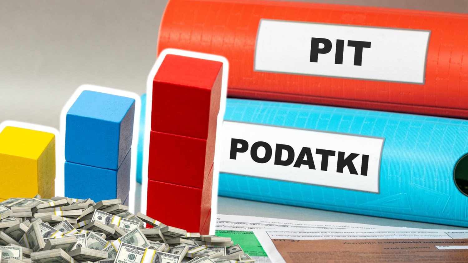 PIT do zmiany, 60 tys. wolne od podatku. Portfele zyskają, budżet państwa odczuje Dwie teczki, jedna z napisem Podatki, druga z napisem PIT. Obok wykres z klocków do zabawy i pieniądze.