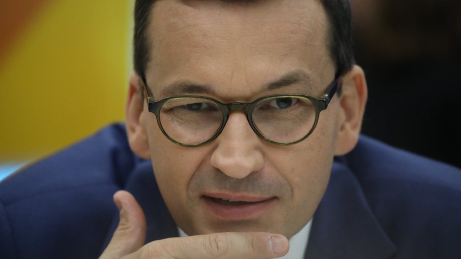 Premier nie chce ujawnić komu przyznał specjalne świadczenie.
