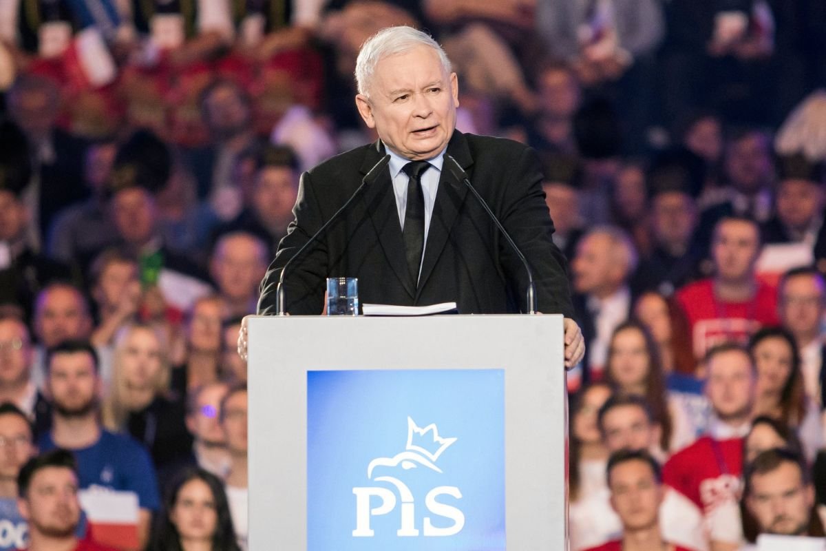 Jarosław Kaczyński przebił wszystkich. Jego propozycja płacy minimalnej przyprawia o zawrót głowy.