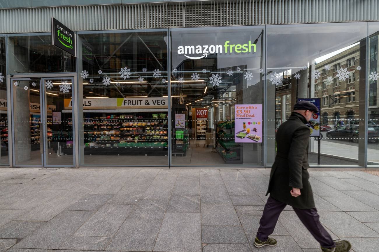 Amazon wycofał usługę ze sklepów.