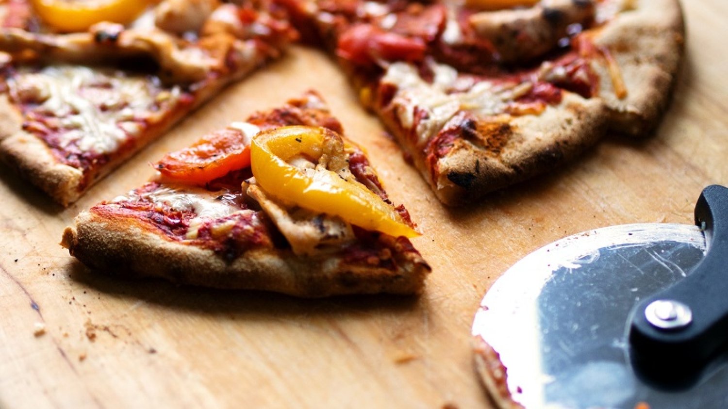 O bulwersującym wydarzeniu w pizzerii, grzmią mieszkańcy Murowanej Gośliny w sieci. Zdjęcie poglądowe