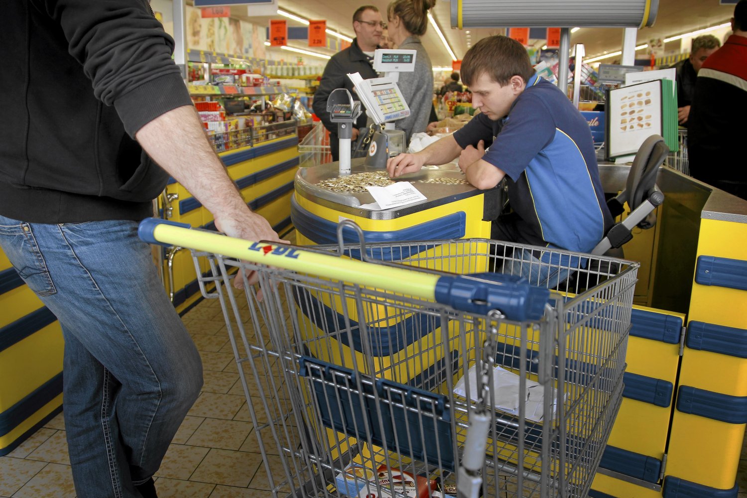Ratownik opowiada o pracy w szpitalnym oddziale ratunkowym. Pokazuje, że zarabiamy mniej niż na kasie w Lidlu