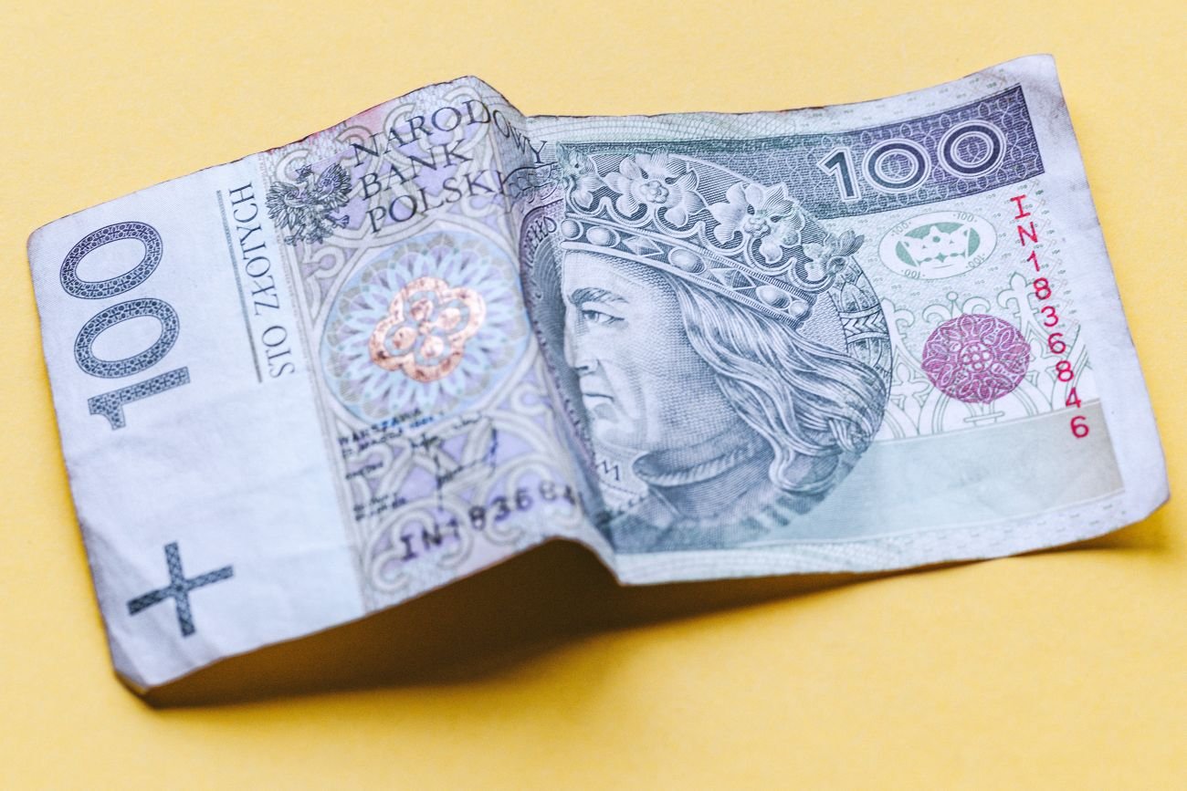 Z poprzedniej obniżki stóp złoty wyszedł bardzo poturbowany. Teraz ktoś zadbał o jego lepszą formę