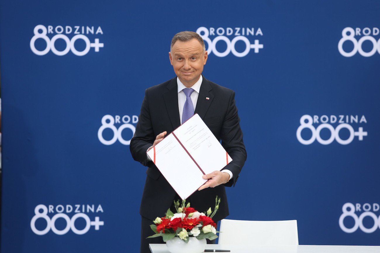 Andrzej Duda podpisał ustawę o 800 plus.