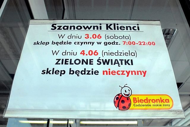 Obecnie świętem wolnym od pracy i handlu są Zielone Świątki. Katolicka fundacja postuluje wydłużenie wolnego o następujący po nich poniedziałek