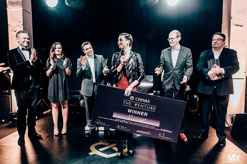 Agnieszka Osytek podczas ogłoszenia zwycięstwa Migam w polskim finale "The Venture"