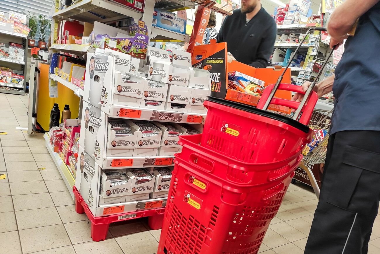 Biedronka nie rezygnuje ze sklepów, ale ostrzej wejdzie w handel internetowy