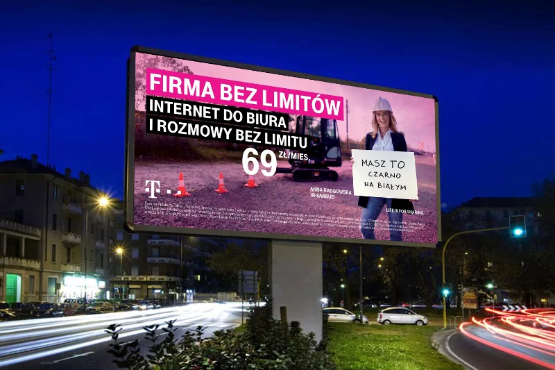 Kampania T-Mobile ''Firma bez Limitów – masz to czarno na białym''. Na billboardzie widnieje Anna Radgowska, właścicielka firmy budowlanej JR-SANBUD