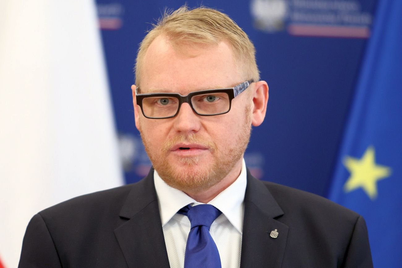 Paweł Gruza od sierpnia kieruje PKO BP, ale prezesem nie zostanie. Szykuje się zmiana szefa największego polskiego banku.