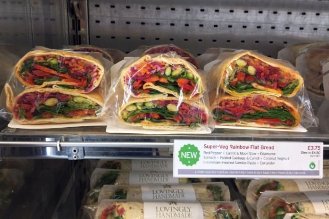 Super-wegański tęczowy podpłomyk miał nie zawierać mleka. Niedbałość producenta doprowadziła do śmierci klienta