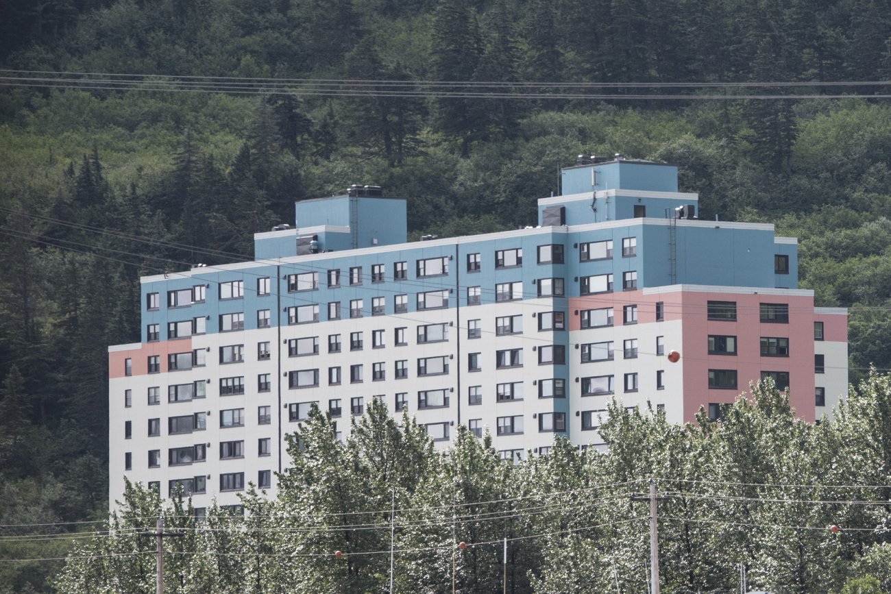 Blok mieszkalny Begich Towers na Alasce