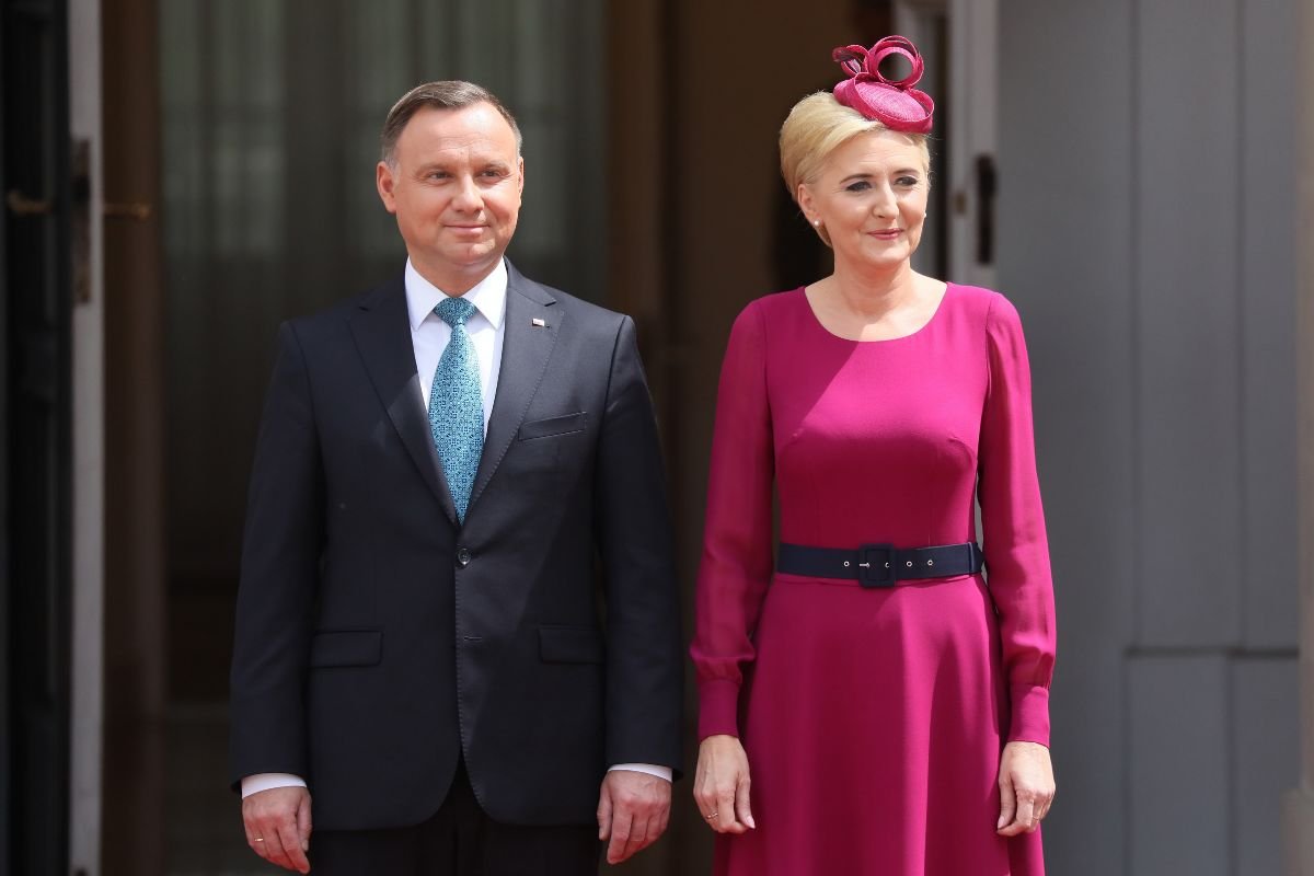 Szef KPRM podkreśla wyjątkową rolę pary prezydenckiej w ustawie ws. lotów.