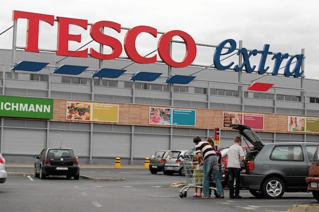 Oferta Tesco jest skierowana również do tych, którzy zaciągnęli po kilka pożyczek. Sieć oferuje dla takich osób kredyt konsolidacyjny.