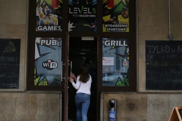Wejście do Level Up.