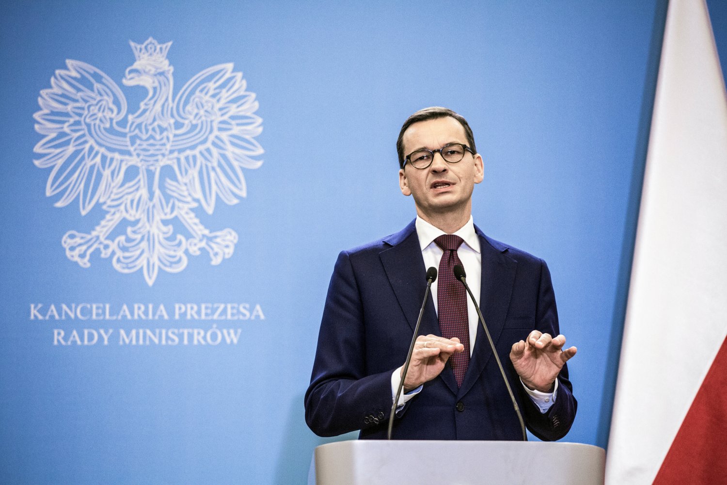 Mateusz Morawiecki przyznał średnio 2,3 tys. zł premii każdemu z pracowników Kancelarii Premiera