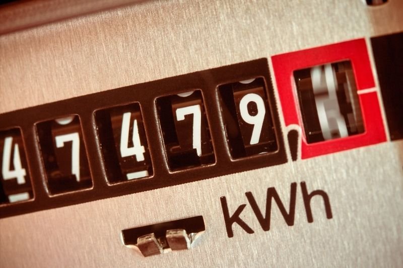 Dzięki aneksowi do umowy z firmą Enea niby zapłacimy mniej, ale dużo stracimy na opłacie handlowej.