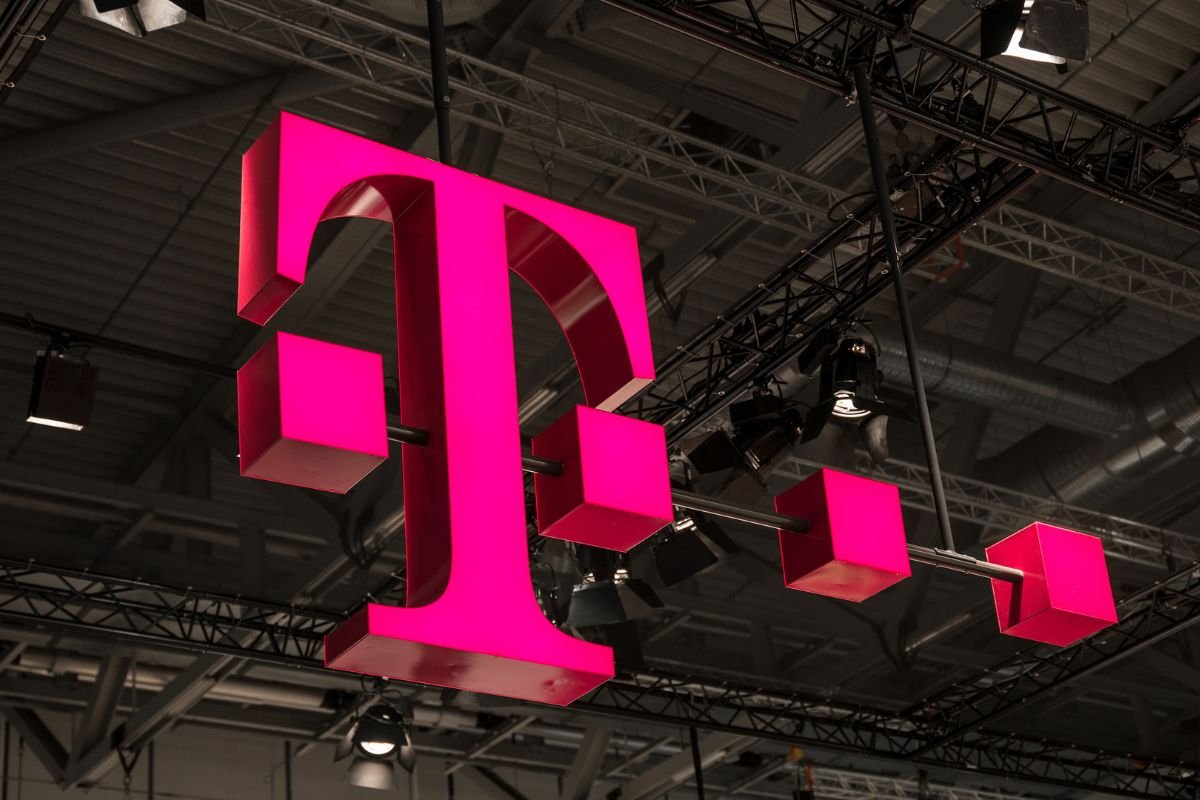 T-Mobile ostrzega przed kolejną falą ataków phishingowych „wygraj najnowszy smartfon”.