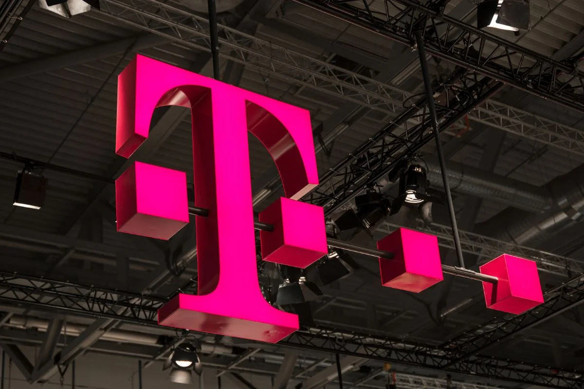 T-Mobile ostrzega przed kolejną falą ataków phishingowych „wygraj najnowszy smartfon”.