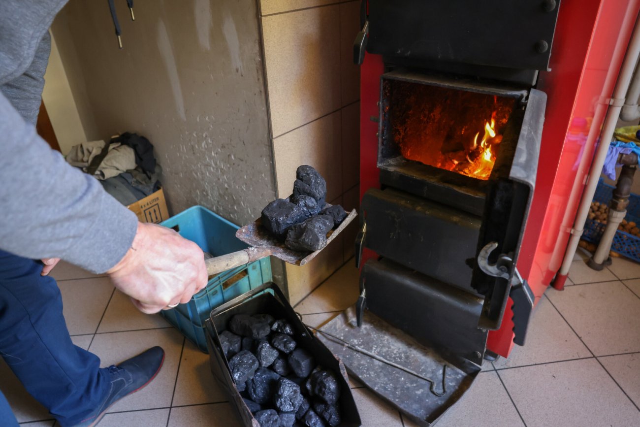 Wiele gospodarstw domowych opala się węglem