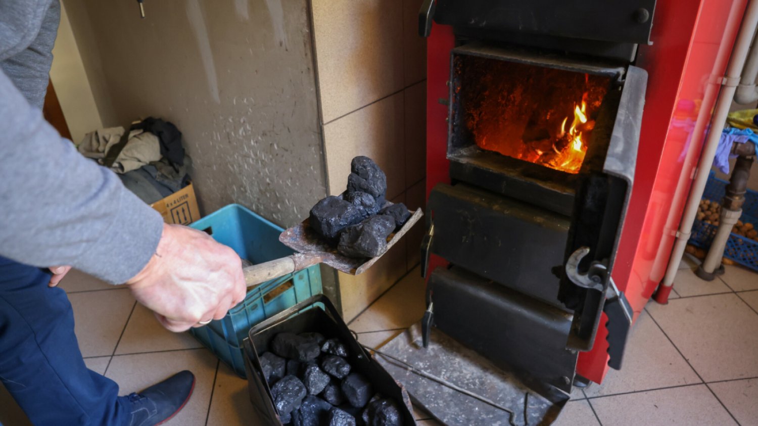 Wiele gospodarstw domowych opala się węglem