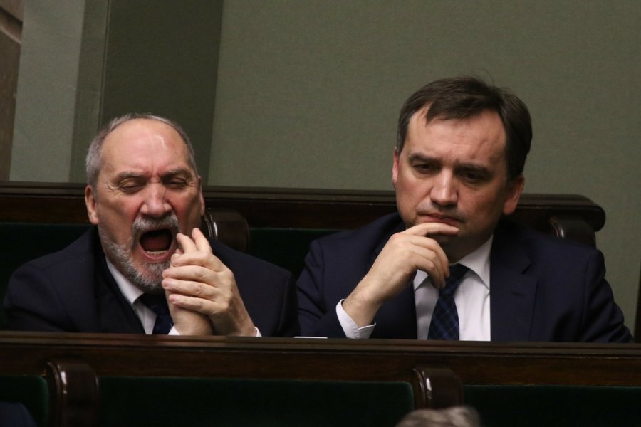 Antoni Macierewicz i Zbigniew Ziobro podczas obrad Sejmu.