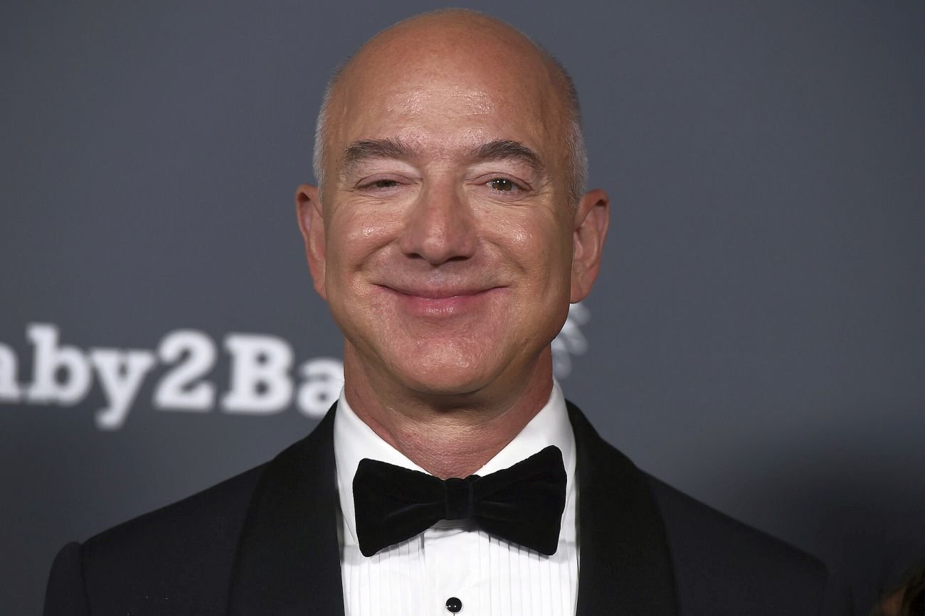 Jeff Bezos traci miliardy na swoim głośniku i jego głosowym asystencie