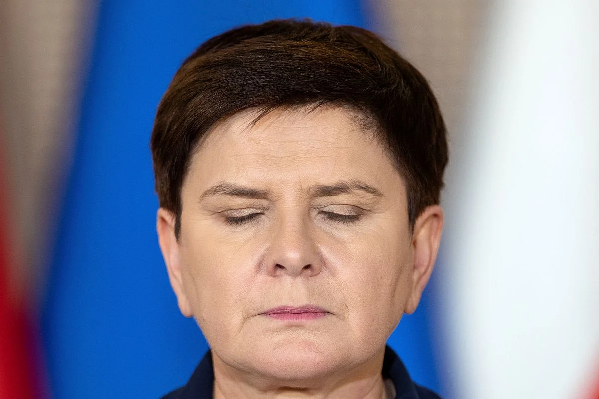 Wystarczy zamknąć oczy i oświadczenie znika? Dzięki temu nie wiadomo, z jakim majątkiem i nagrodami odeszło z rządu 8 ministrów, w tym Beata Szydło