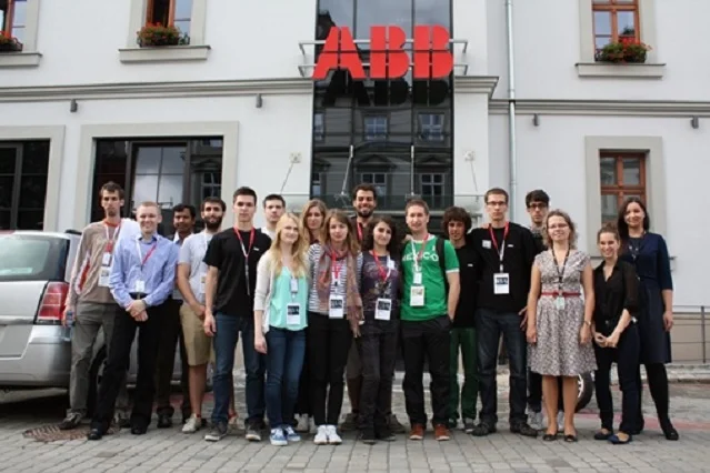 Młodzi ludzie i studenci to koło napędowe ABB.