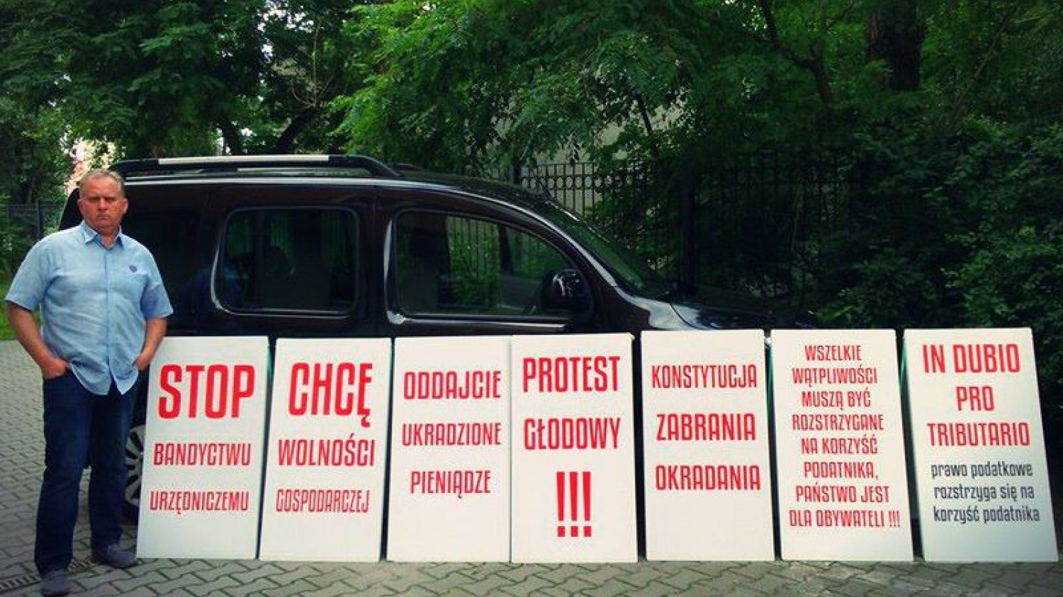 Od kilku dni przedsiębiorca prowadzi akcję protestacyjną.