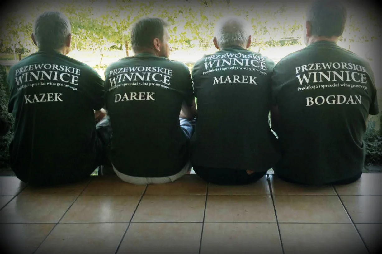 Winnice Przeworskie to z rodzinne przedsięwzięcie, wina nazywane są imionami członków rodziny.