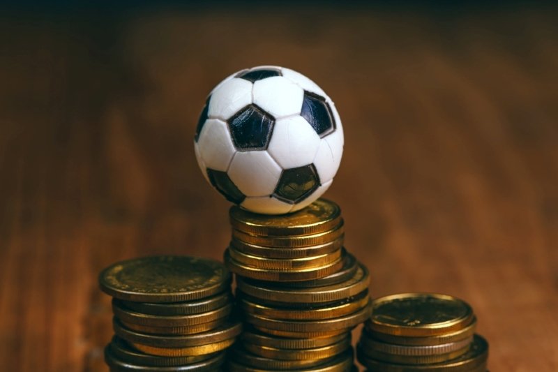 Zakłady wzajemne są jedną z najpopularniejszych gier hazardowych w naszym kraju. Warto jednak wiedzieć, że w Polsce dozwolone jest obstawianie zakładów wyłącznie u legalnych bukmacherów z listy ministerstwa finansów