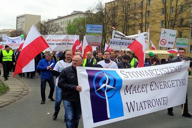 Producenci energii wiatrowej zorganizowali nawet prostest w obronie swoich interesów (kwiecień 2017)