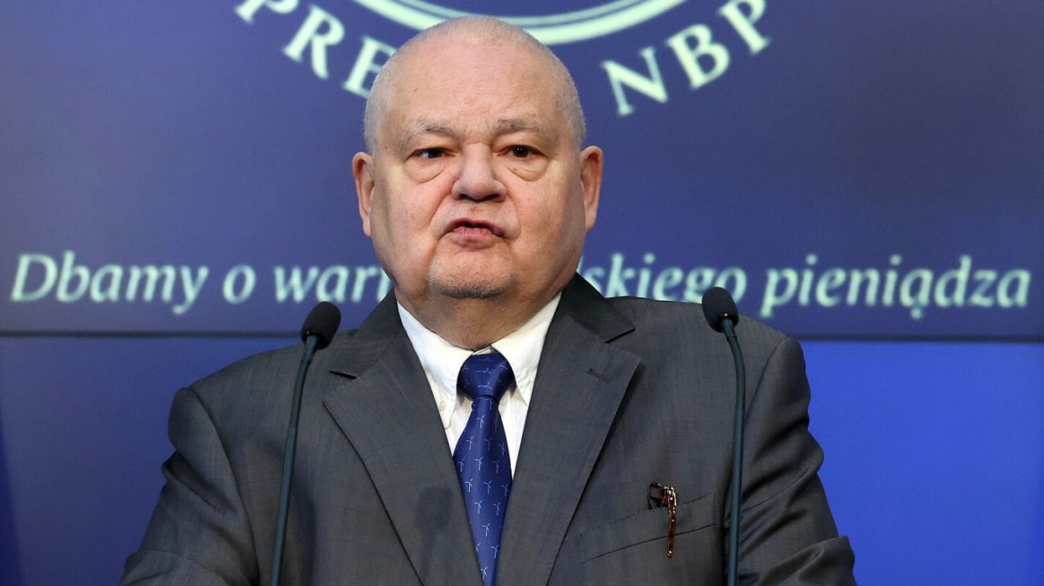 Prezes Glapiński staje się antybohaterem nie tylko w Polsce, ale i Czechach.