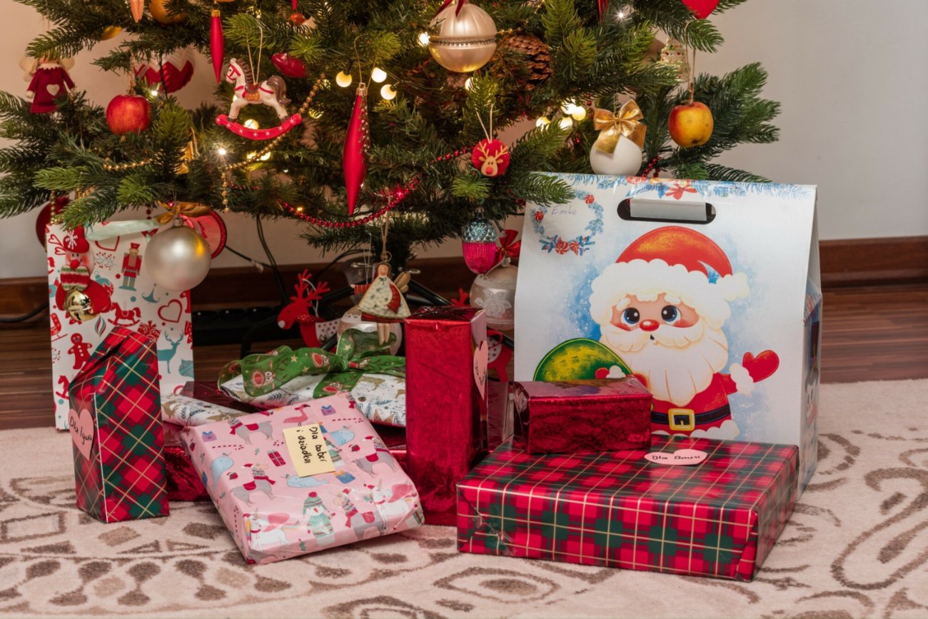 Prezenty pod choinką.