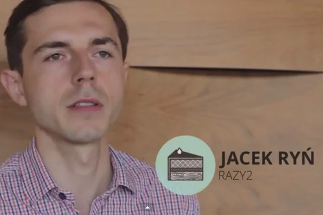 Jacek Ryń z Grupy Projektowej Razy2, jeden z twórców niezwykłego sposobu na prezentację polskiej sztuki użytkowej podczas międzynarodowych wystaw.