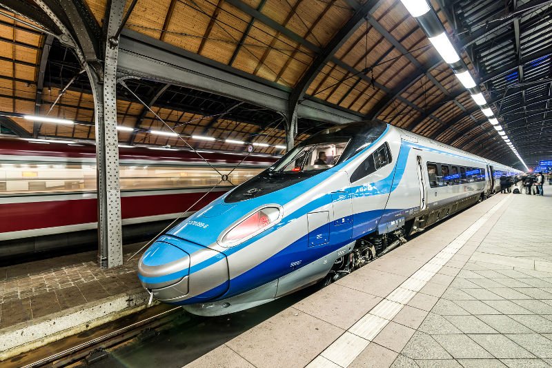 Pendolino zaczęło jeździć po polskich torach pod koniec 2014 roku.