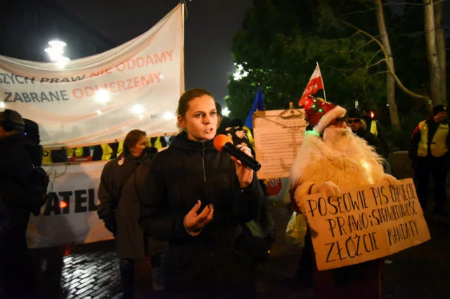 Czy to spór o dziennikarzy ma być warty spadku PKB? Nie wiem o jakiej rewolucji mówi prezes Kaczyński - komentuje nasz ekspert