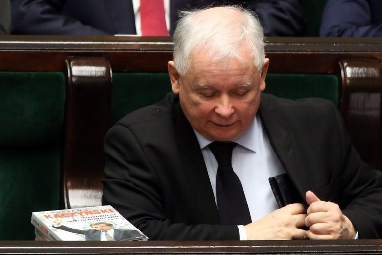 Sejm uchwalił w piątkowy wieczór nowelizację obniżającą podatek PIT z 18 na 17 procent.