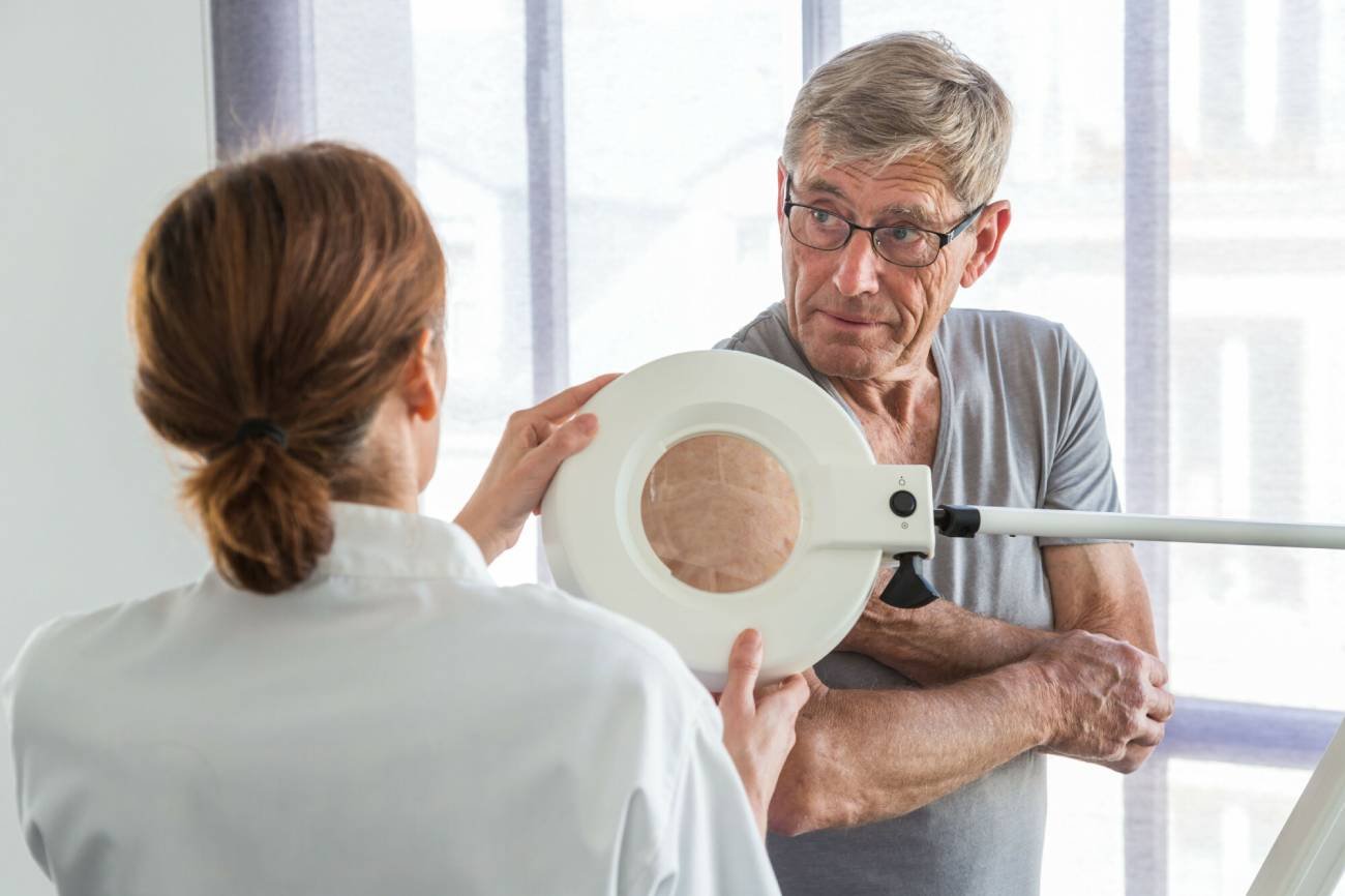 Jacy lekarze specjaliści są najbardziej poszukiwani i gdzie? Sprawdzamy wyniki raportu.