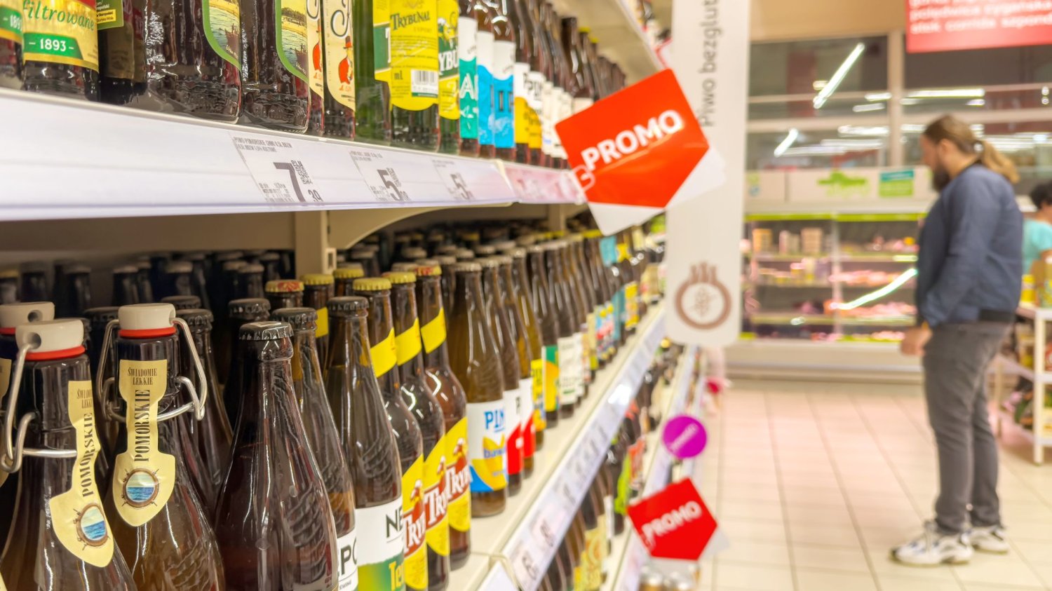 Polacy przestają pić i słodzić. Naród nam trzeźwieje i łapie sportowego bakcyla Polacy kupują coraz mniej alkoholu i słodkości