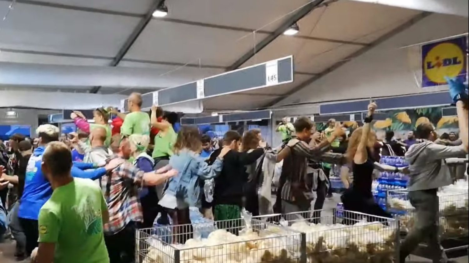 Po ostatnim koncercie na Pol'and'Rock Festivalu impreza przeniosła się do Lidla.