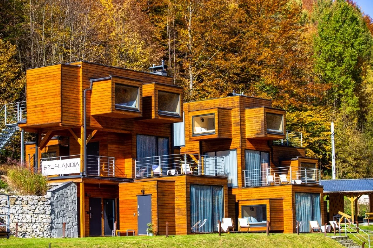 Szuflandia jest miejscem wypoczynku dla rodzin z dziećmi (apartamenty 4-osobowe) oraz par lub singli (apartamenty 2-osobowe).