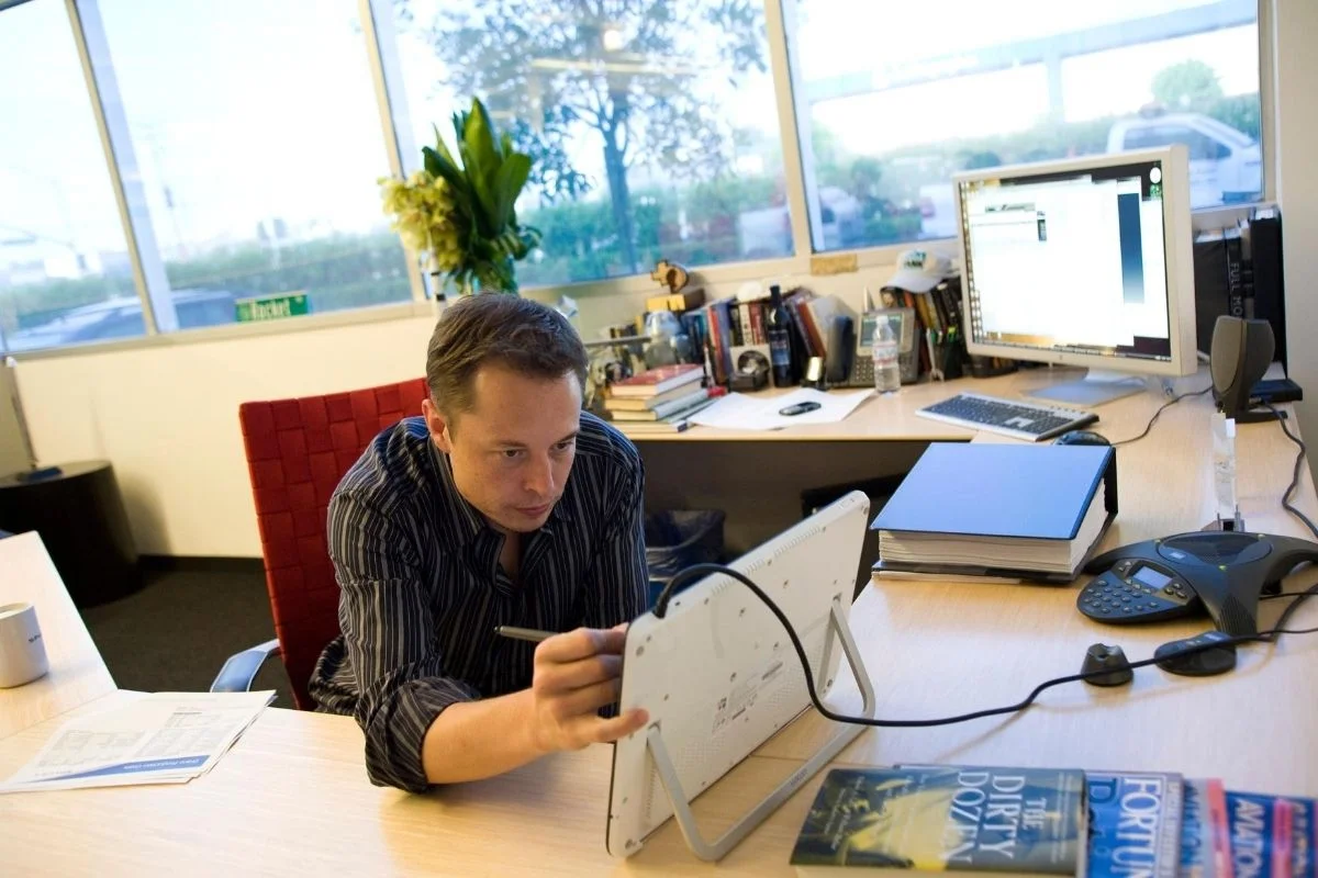 Elon Musk jest mocno zaniepokojony rozwojem sztucznej inteligencji.